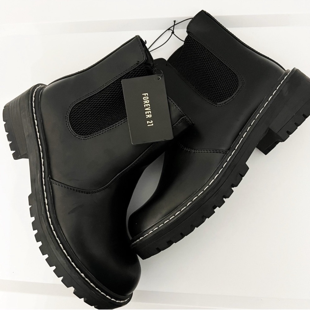 🖤NWT CHELSEA BOOTS